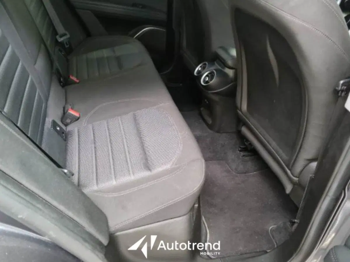 Alfa Romeo Stelvio usata a Bari (11)