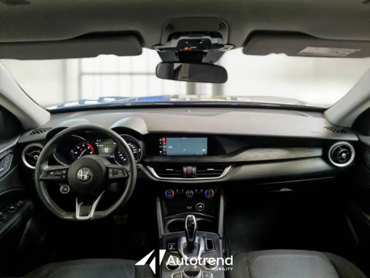 Alfa Romeo Stelvio usata a Bari (8)