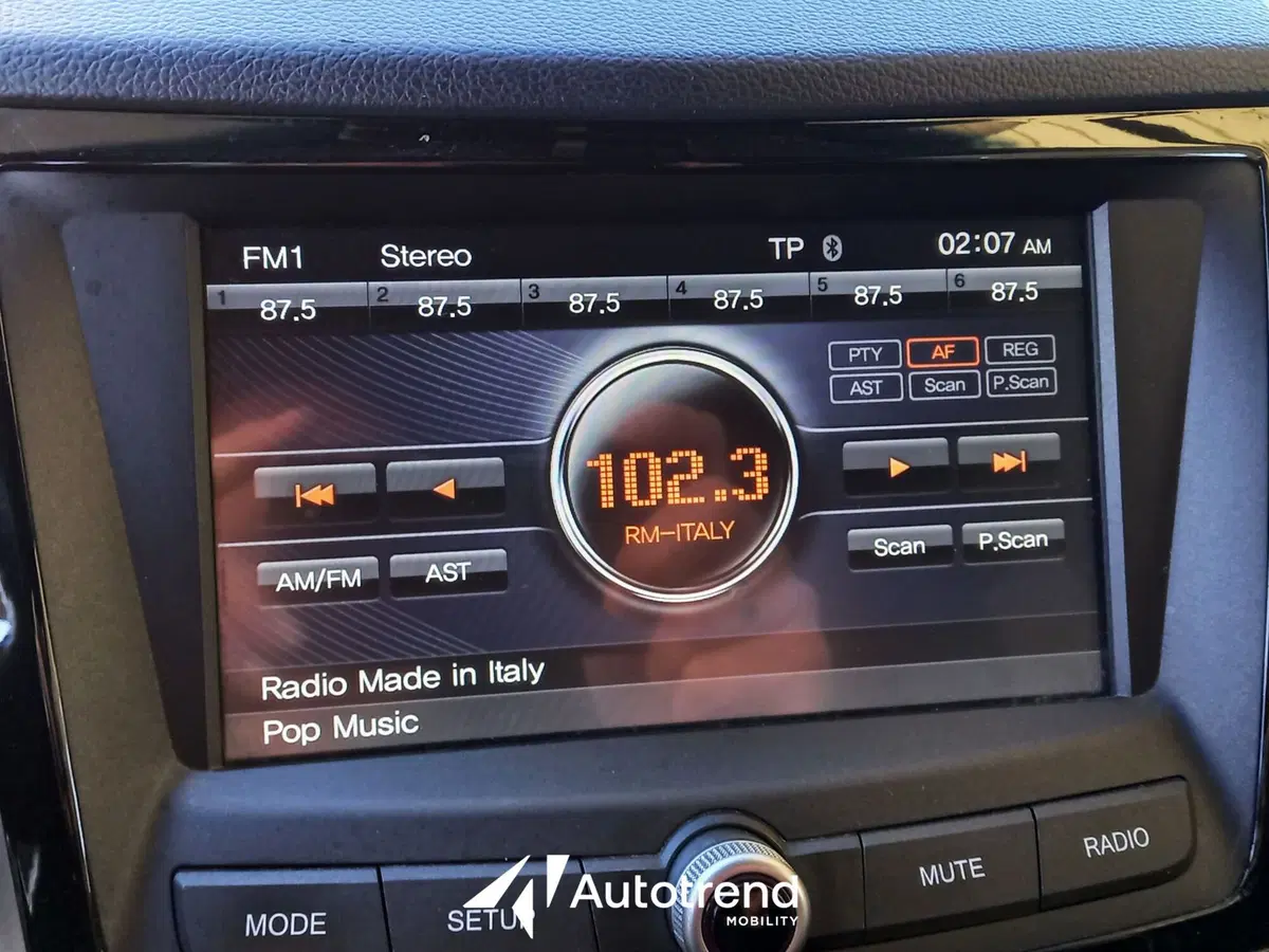 Ssangyong Tivoli usata a Bari (11)