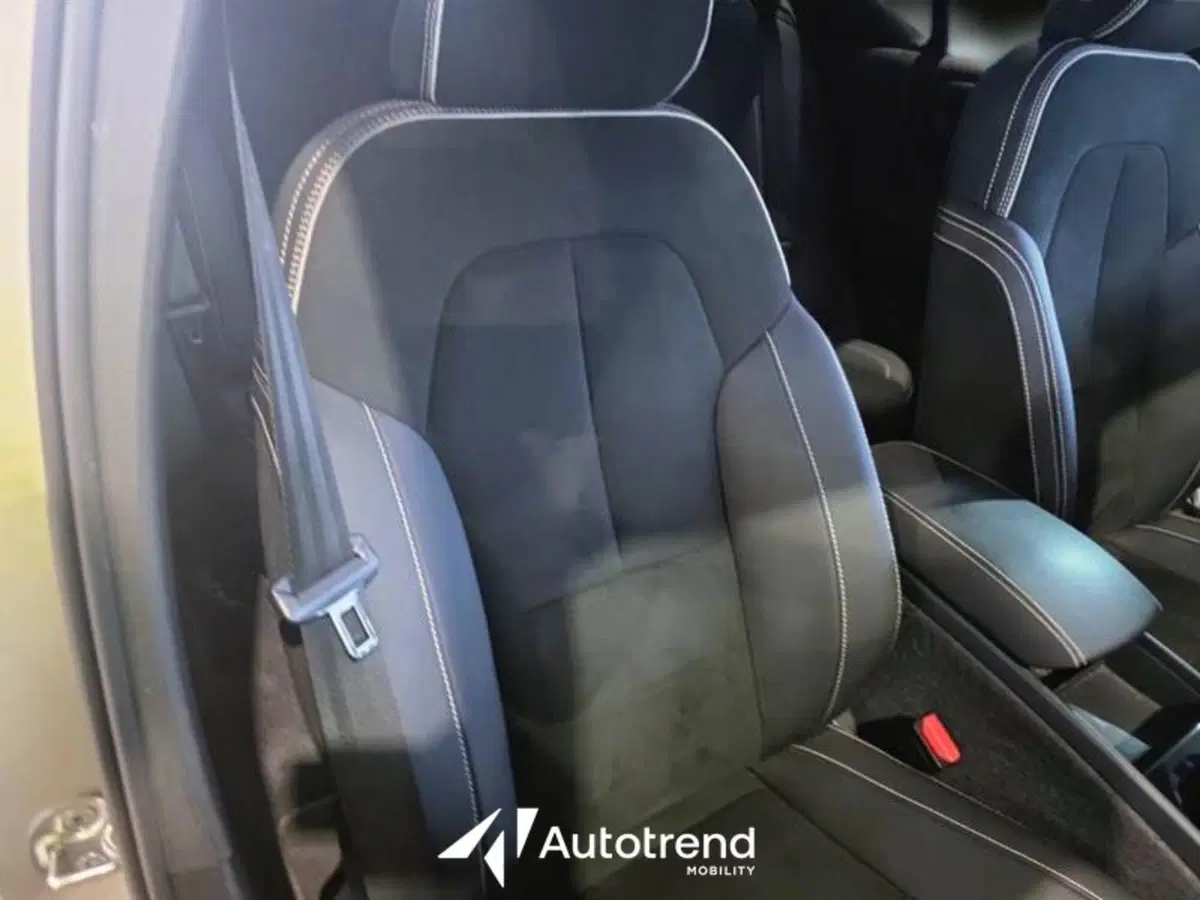 Volvo XC40 usata a Bari (8)