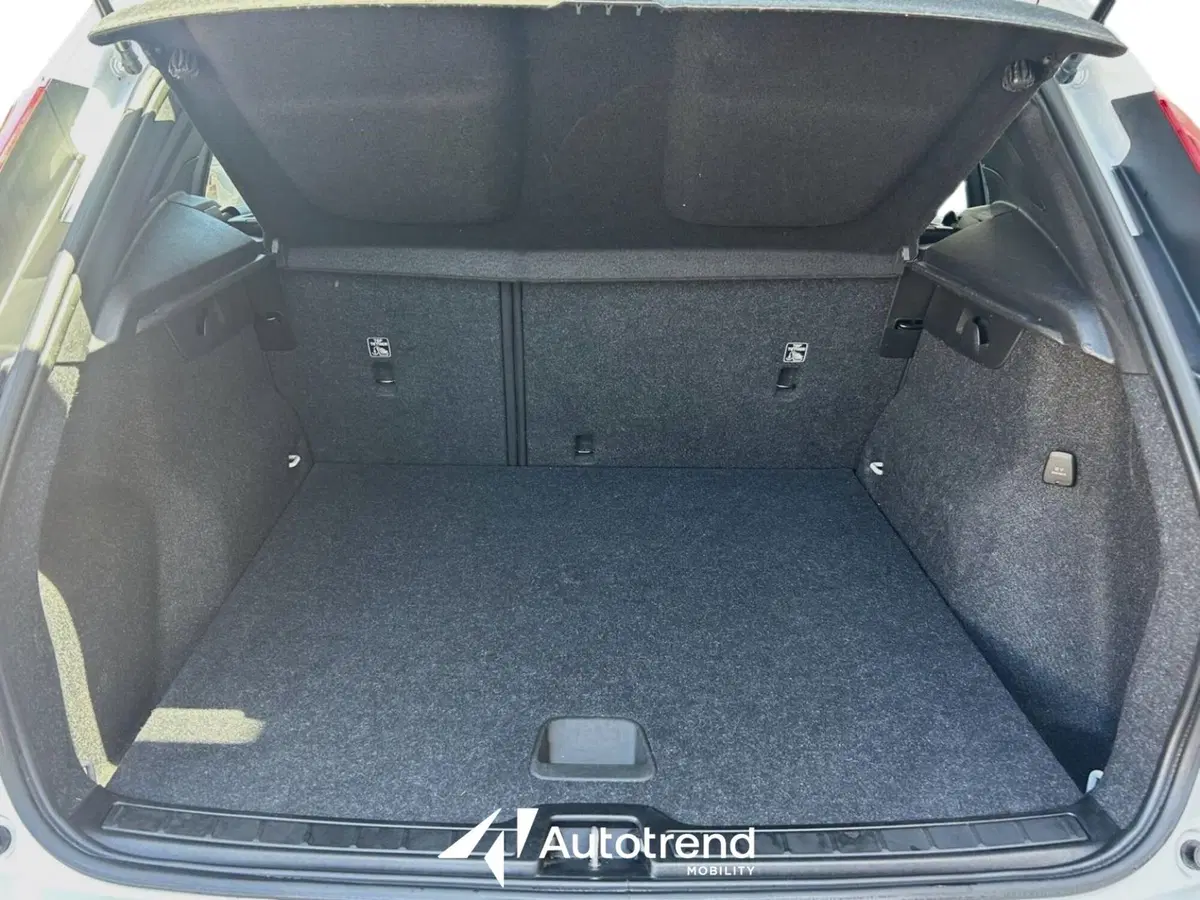 Volvo XC40 usata a Bari (16)
