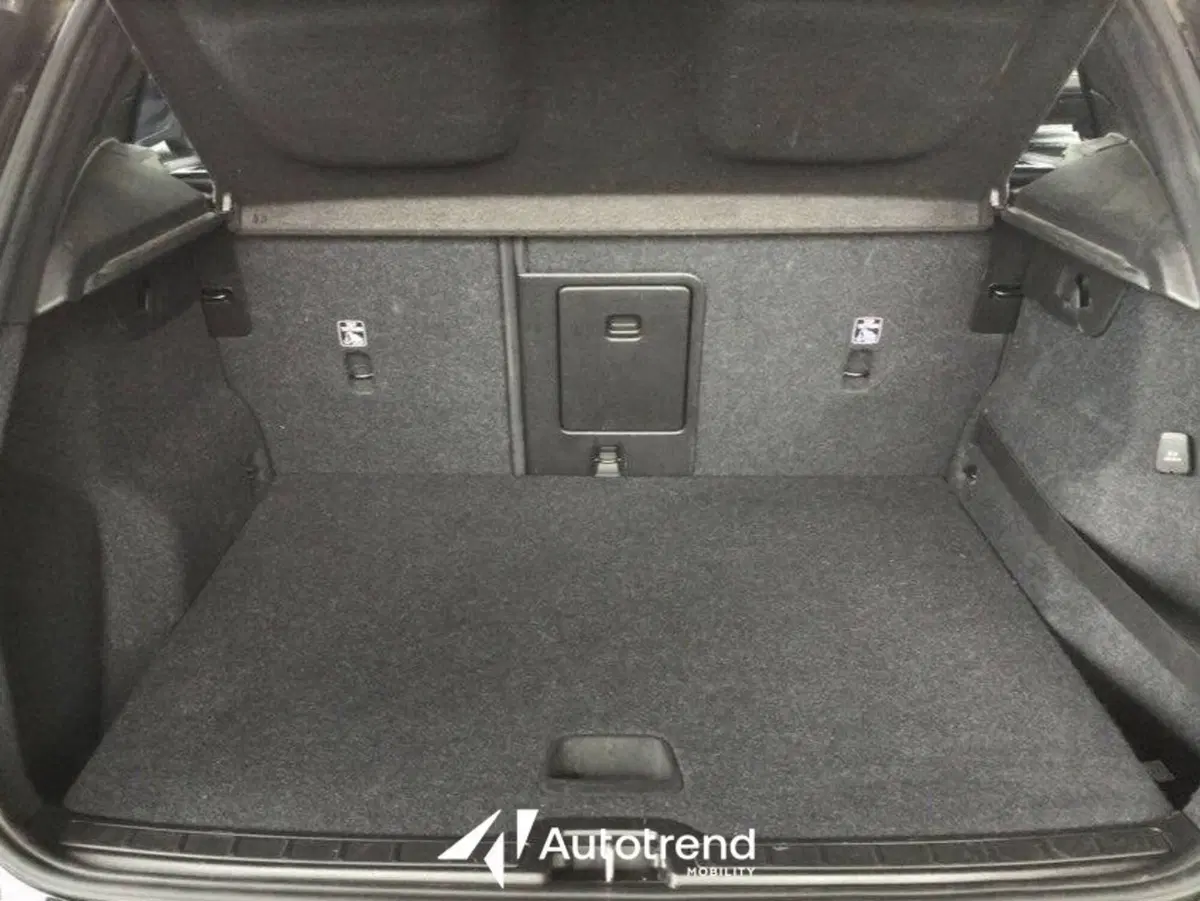 Volvo XC40 usata a Bari (11)