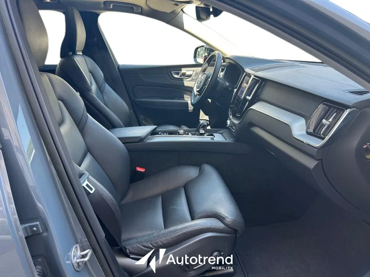 Volvo XC60 usata a Bari (8)