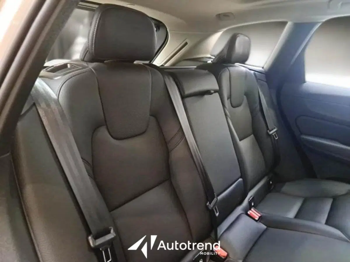 Volvo XC60 usata a Bari (10)