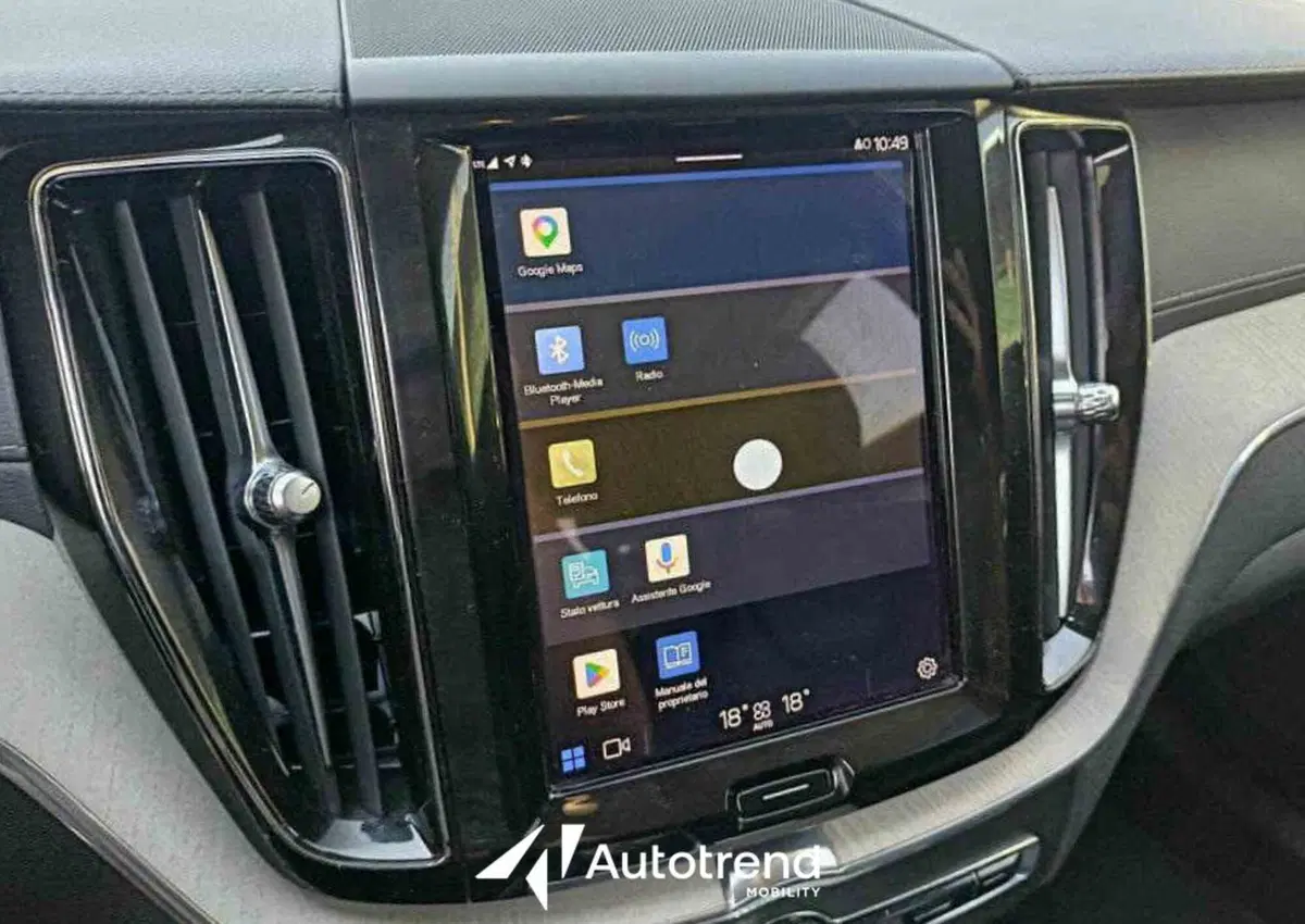 Volvo XC60 usata a Bari (16)