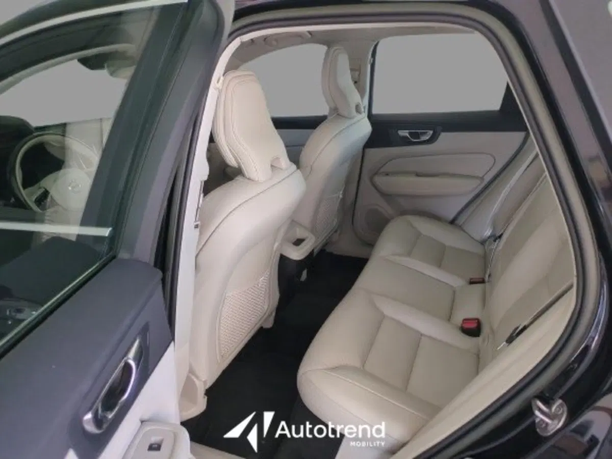 Volvo XC60 usata a Bari (18)