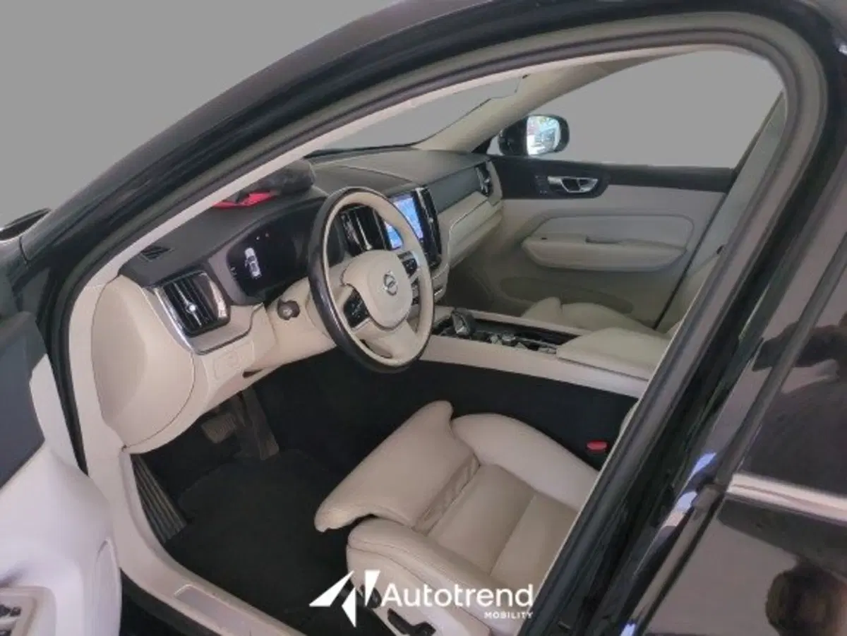 Volvo XC60 usata a Bari (5)