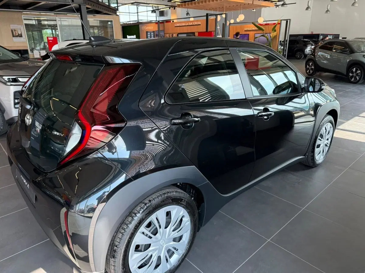 Toyota Aygo X nuova a Piacenza (4)