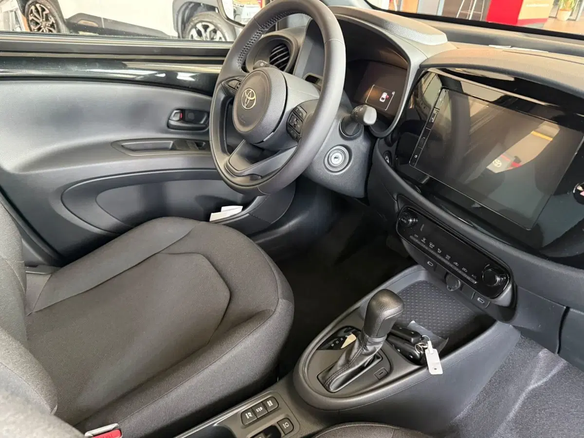 Toyota Aygo X nuova a Piacenza (5)