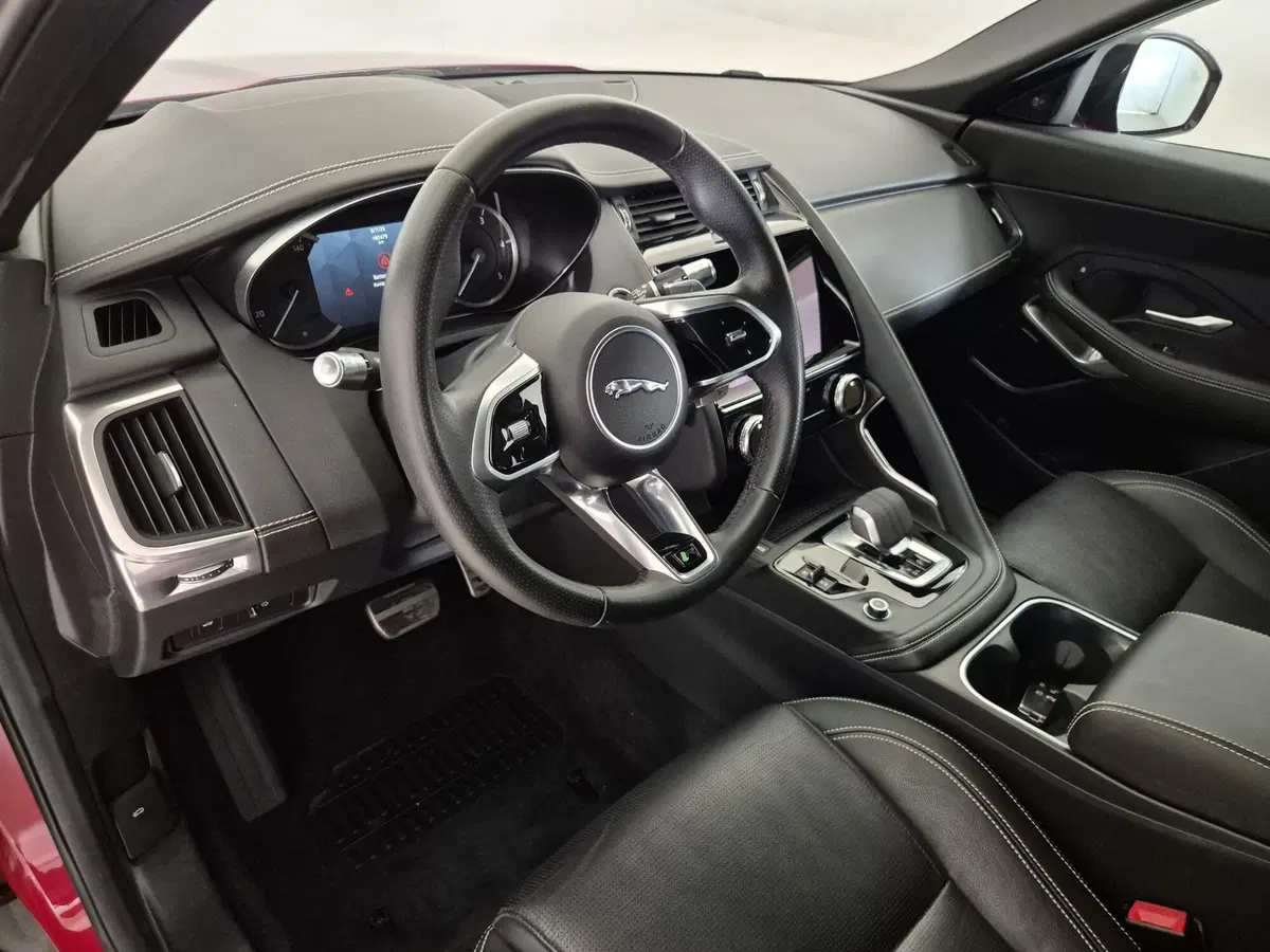 Jaguar E-Pace usata a Torino (17)