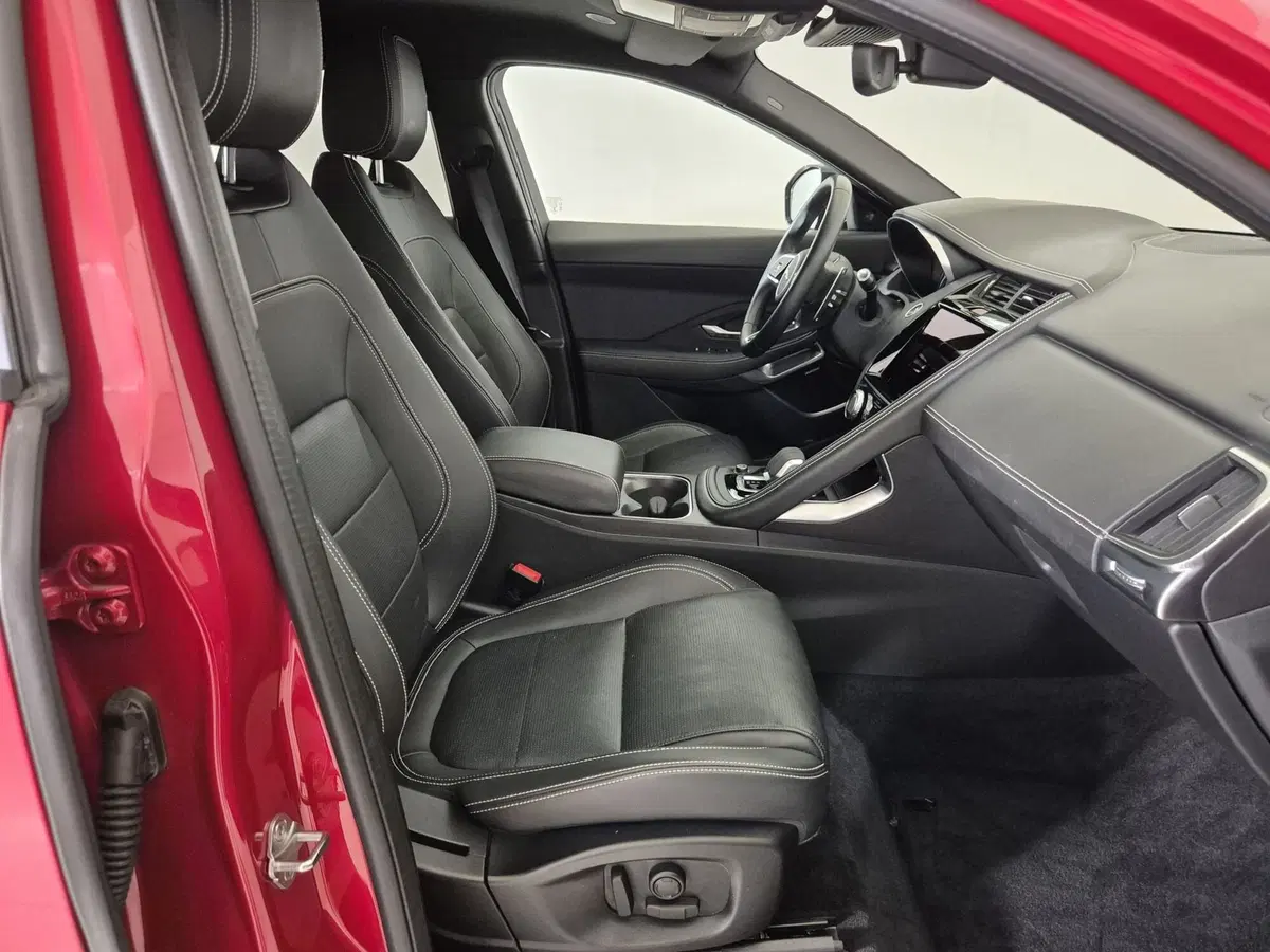 Jaguar E-Pace usata a Torino (3)
