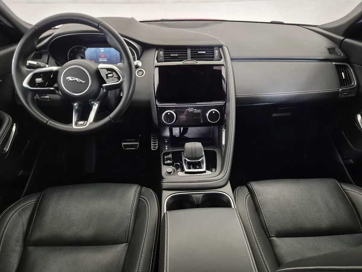 Jaguar E-Pace usata a Torino (4)