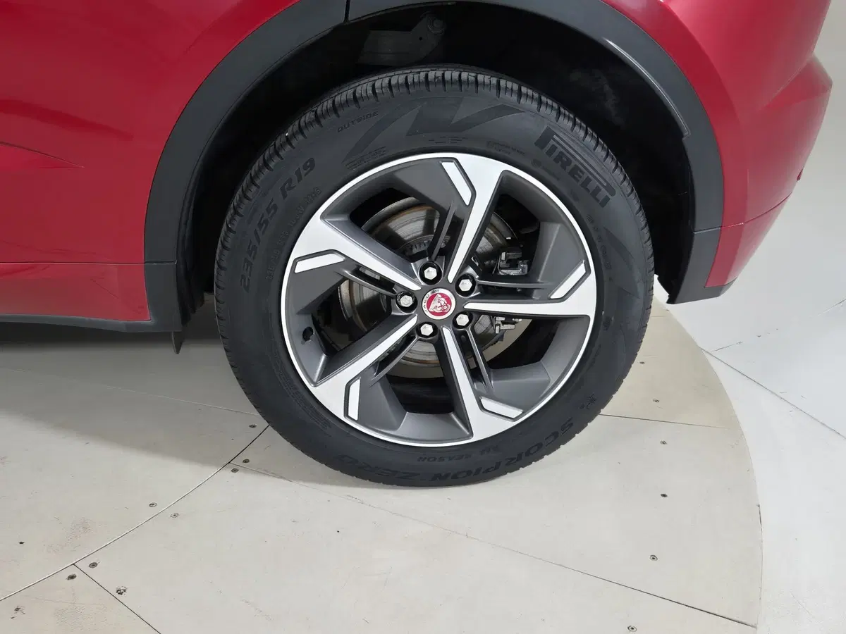 Jaguar E-Pace usata a Torino (9)