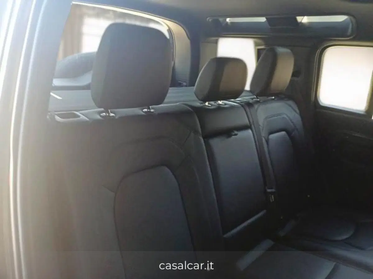 Land Rover Defender usata a Salerno (13)