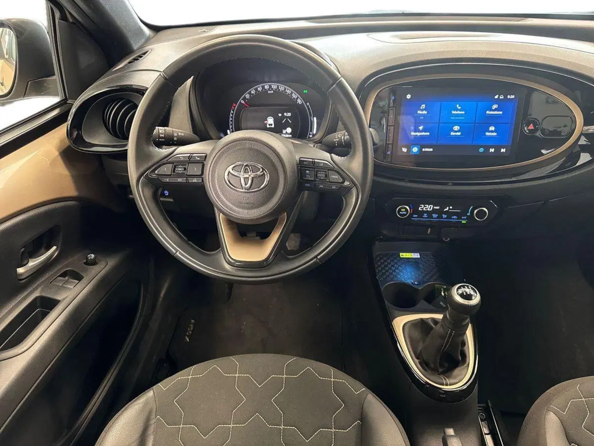Toyota Aygo X usata a Prato (10)
