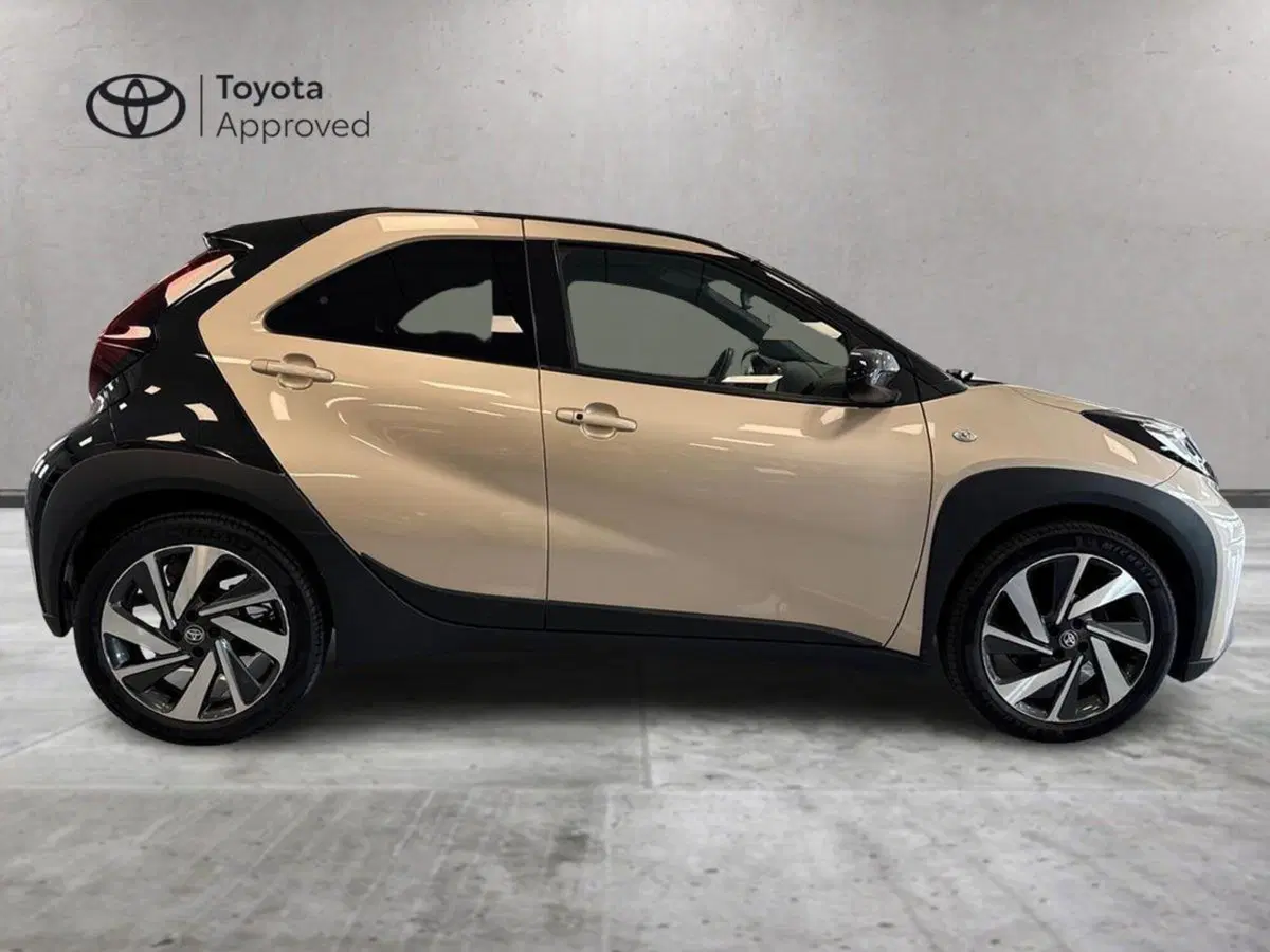 Toyota Aygo X usata a Prato (5)
