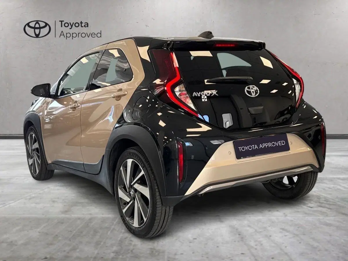 Toyota Aygo X usata a Prato (6)