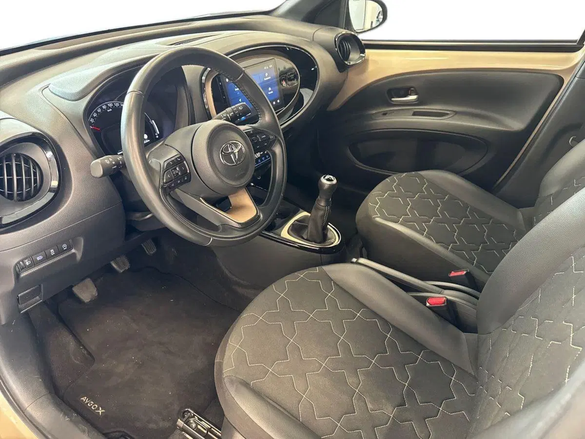 Toyota Aygo X usata a Prato (9)