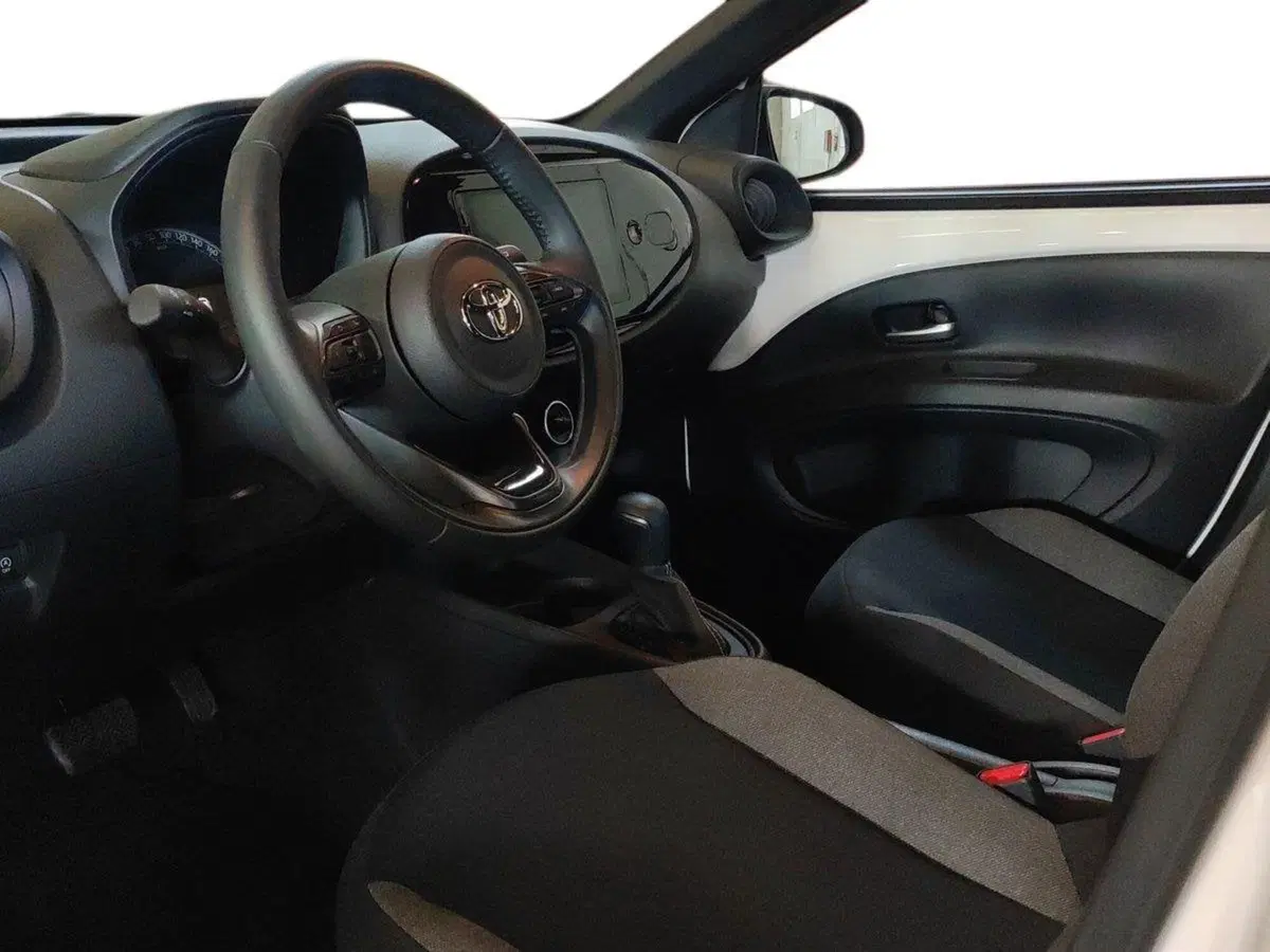 Toyota Aygo X usata a Milano (7)