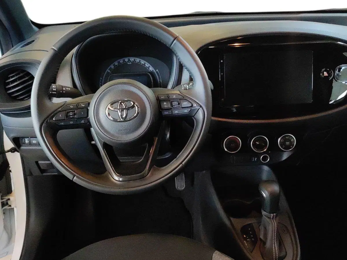 Toyota Aygo X usata a Milano (8)