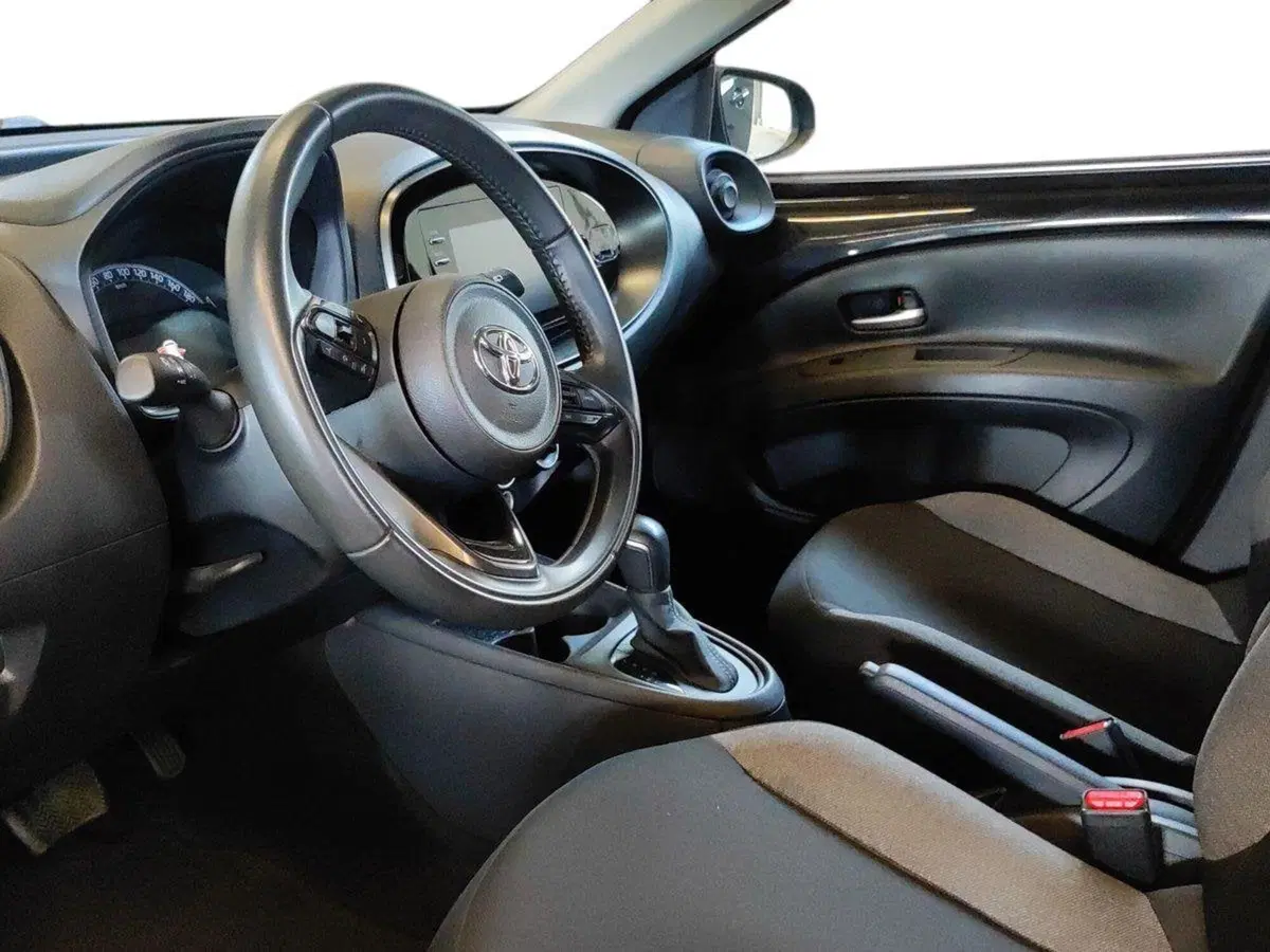 Toyota Aygo X usata a Milano (8)