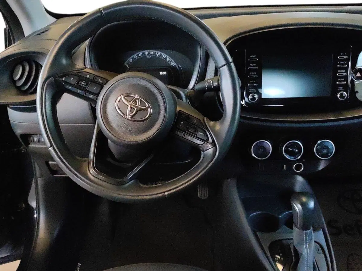 Toyota Aygo X usata a Milano (9)