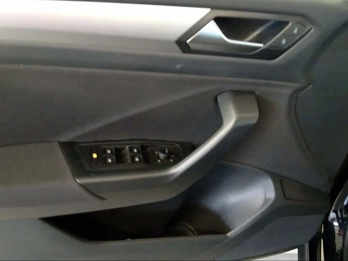 Volkswagen T-Roc usata a Livorno (17)
