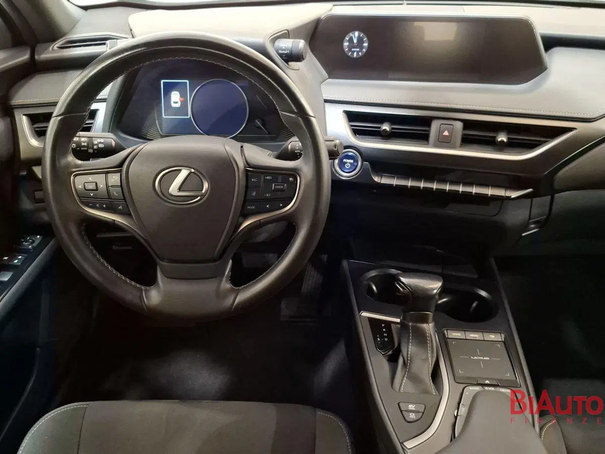 Lexus UX usata a Firenze (8)