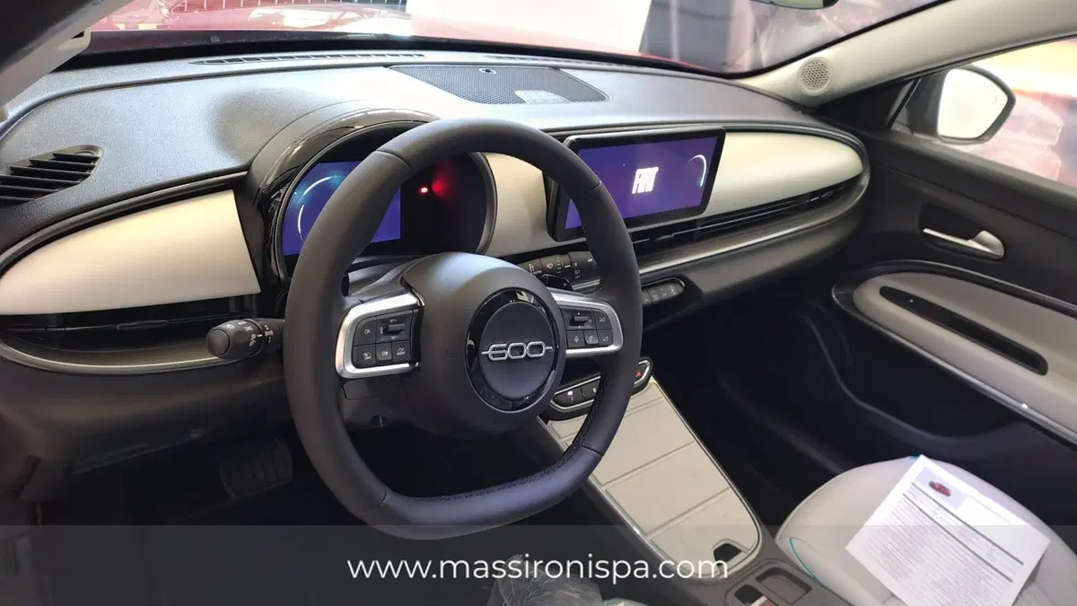 Fiat 600 nuova a Milano (6)