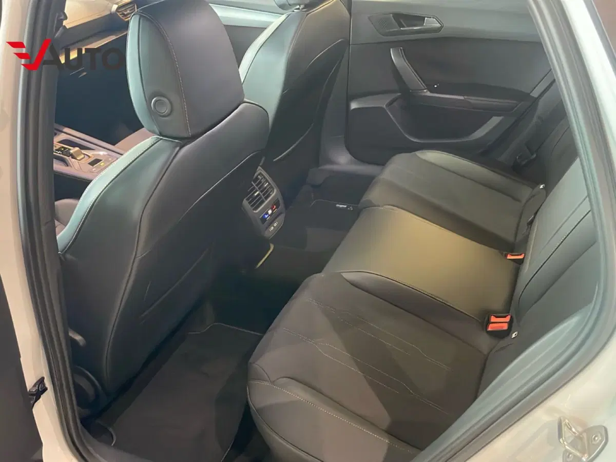 Cupra Leon Station Wagon nuova a Vercelli (17)