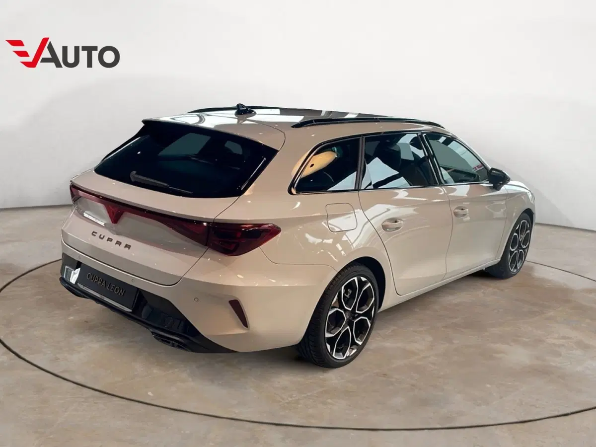 Cupra Leon Station Wagon nuova a Vercelli (4)