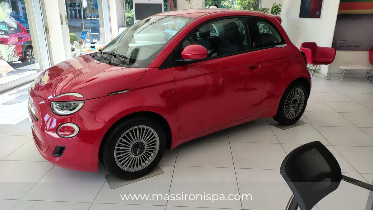 Fiat 500 nuova a Milano (2)