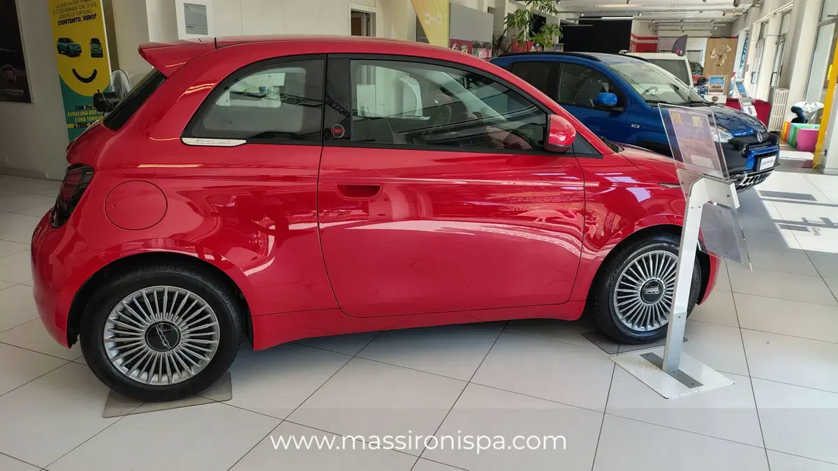 Fiat 500 nuova a Milano (3)