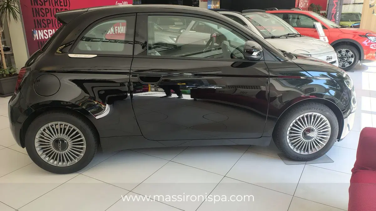 Fiat 500 nuova a Milano (2)