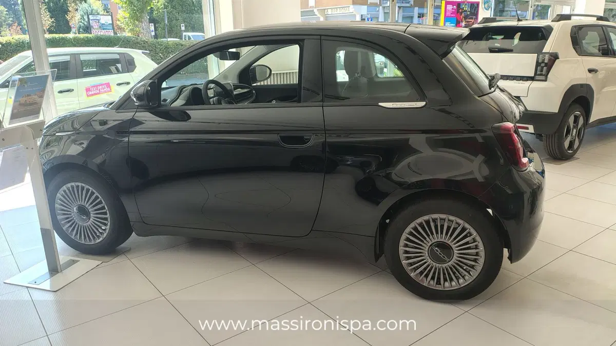 Fiat 500 nuova a Milano (4)