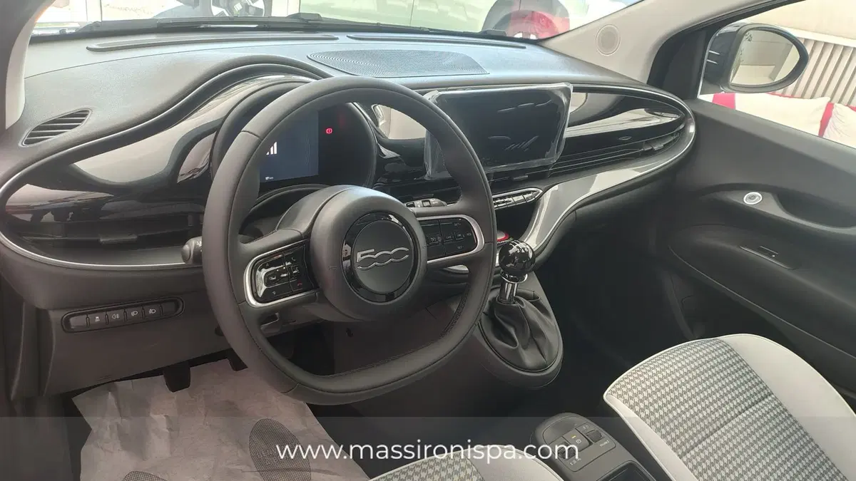 Fiat 500 nuova a Milano (6)