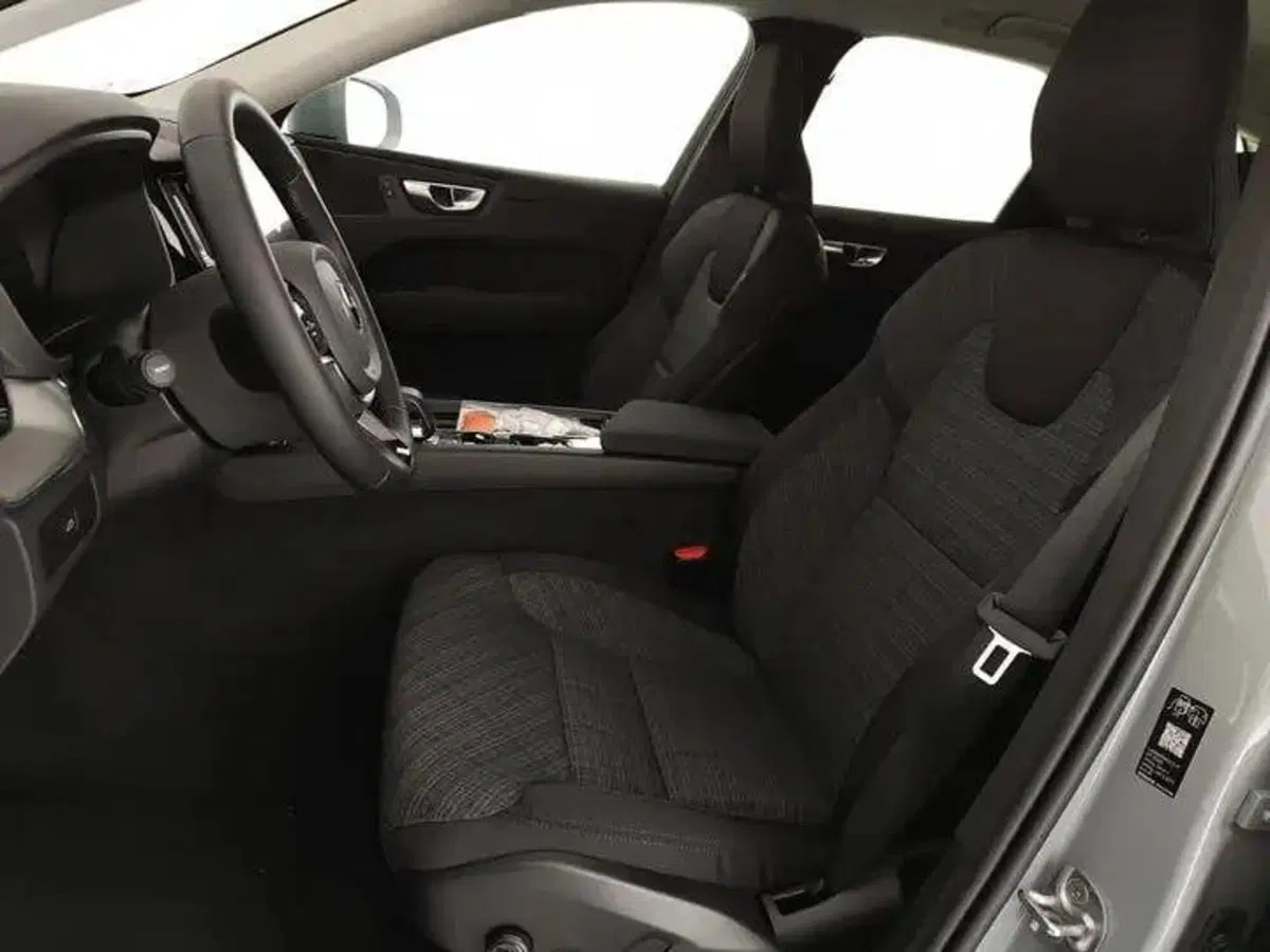 Volvo XC60 nuova a Como (10)