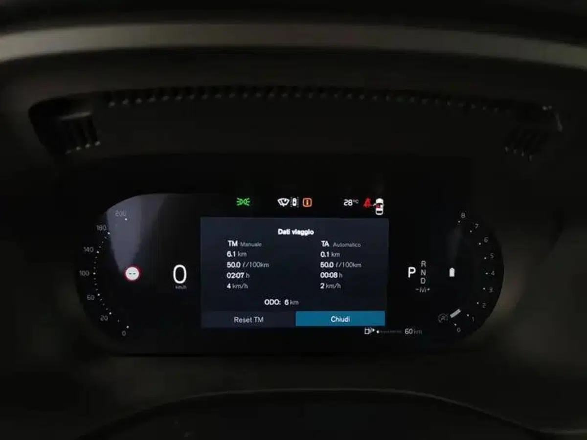 Volvo XC60 nuova a Como (12)