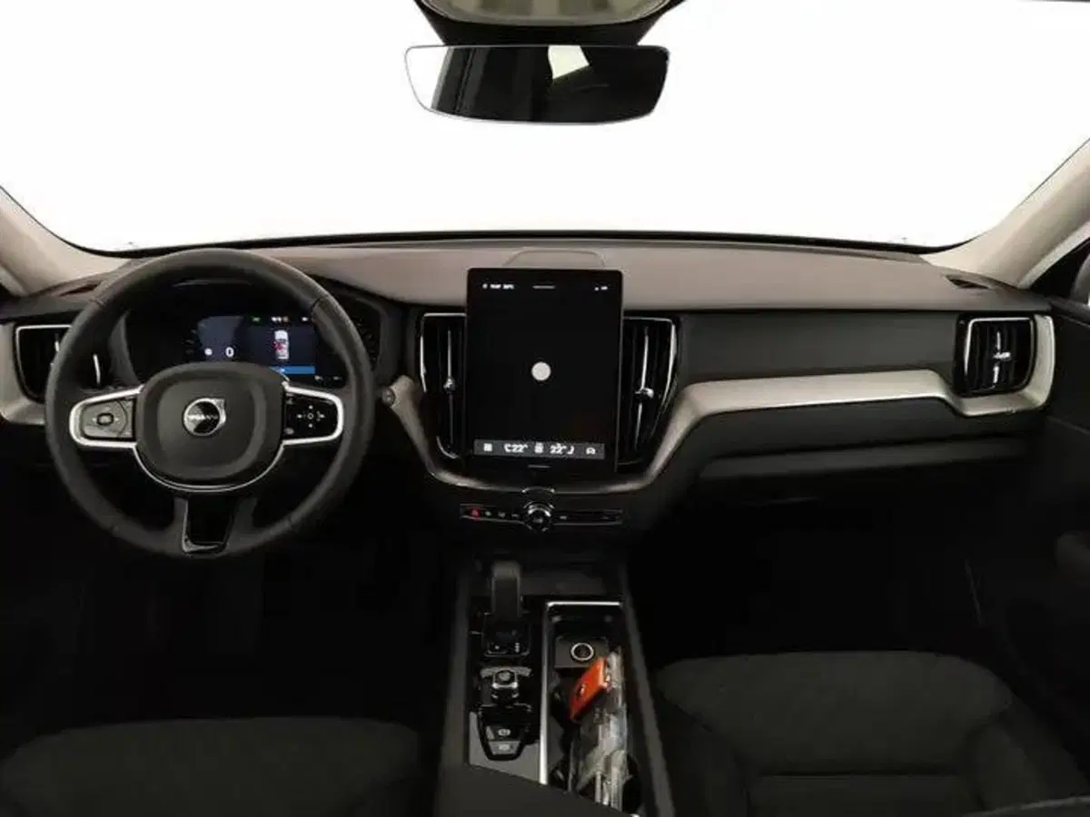 Volvo XC60 nuova a Como (13)