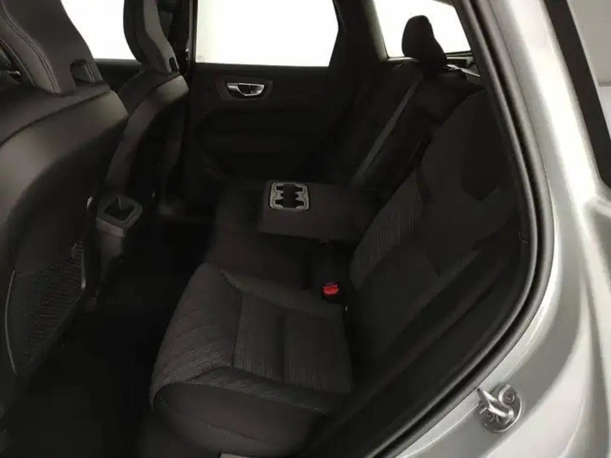 Volvo XC60 nuova a Como (15)