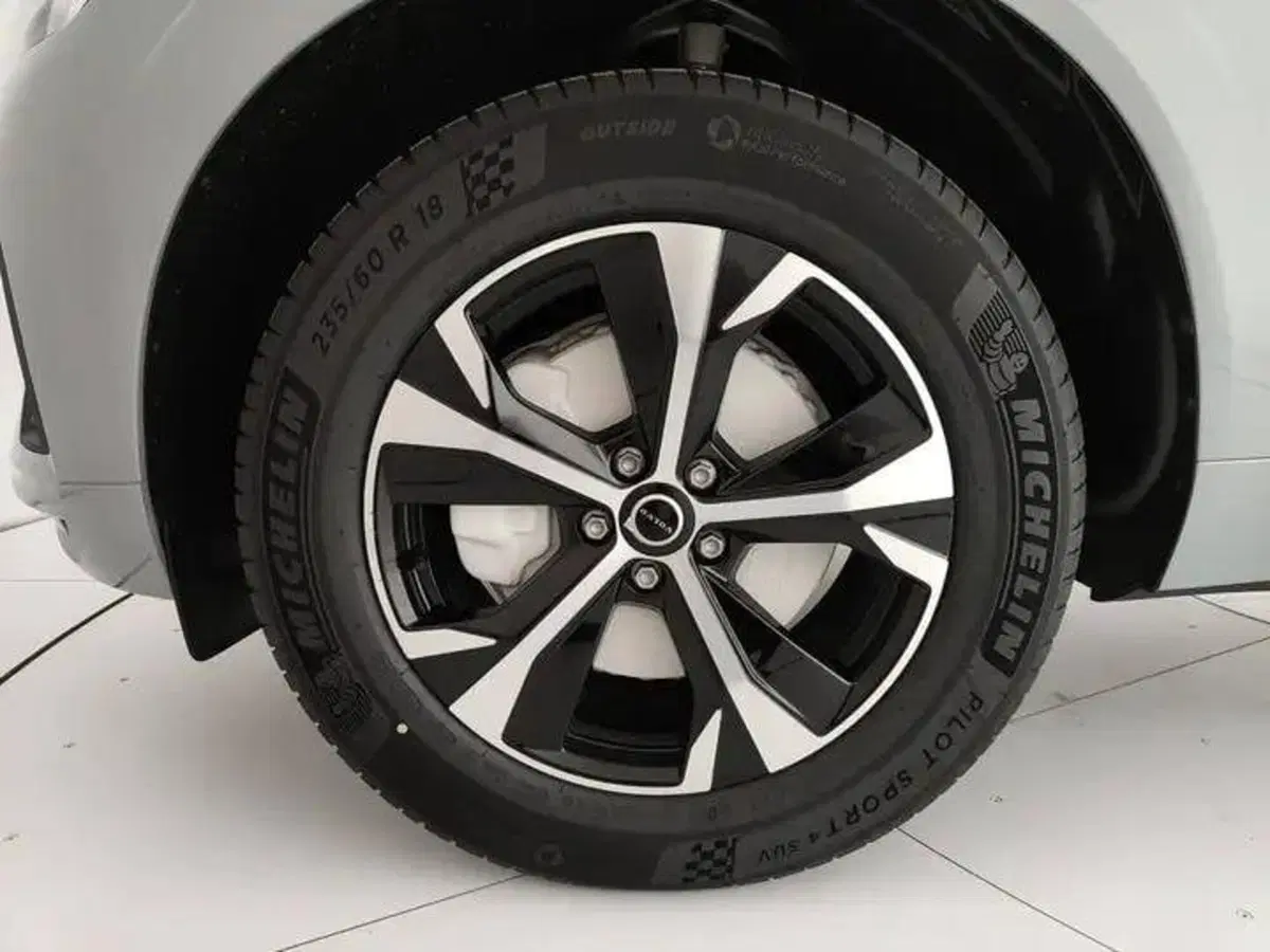 Volvo XC60 nuova a Como (7)
