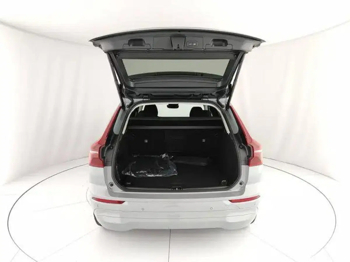 Volvo XC60 nuova a Como (8)