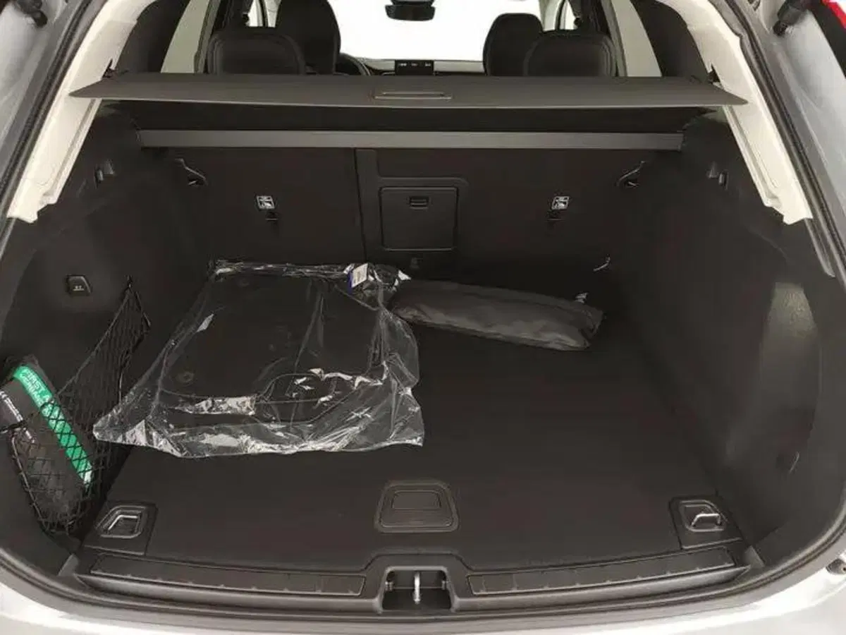 Volvo XC60 nuova a Como (9)