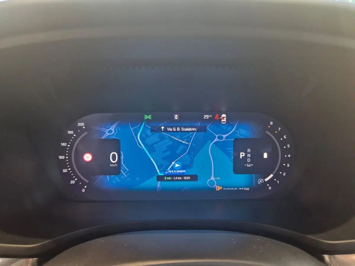 Volvo V60 nuova a Como (11)