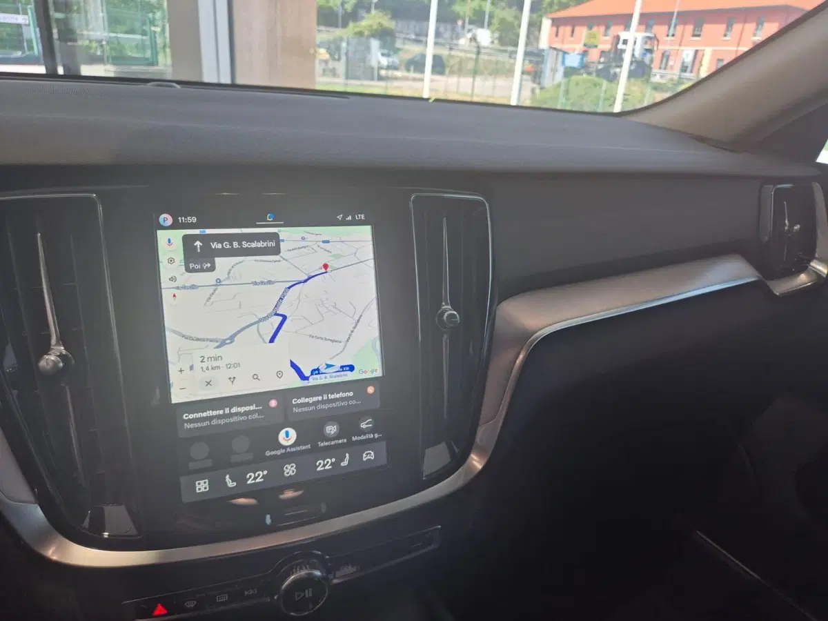 Volvo V60 nuova a Como (12)