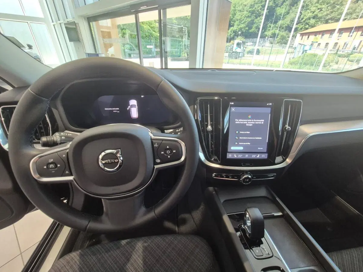 Volvo V60 nuova a Como (14)