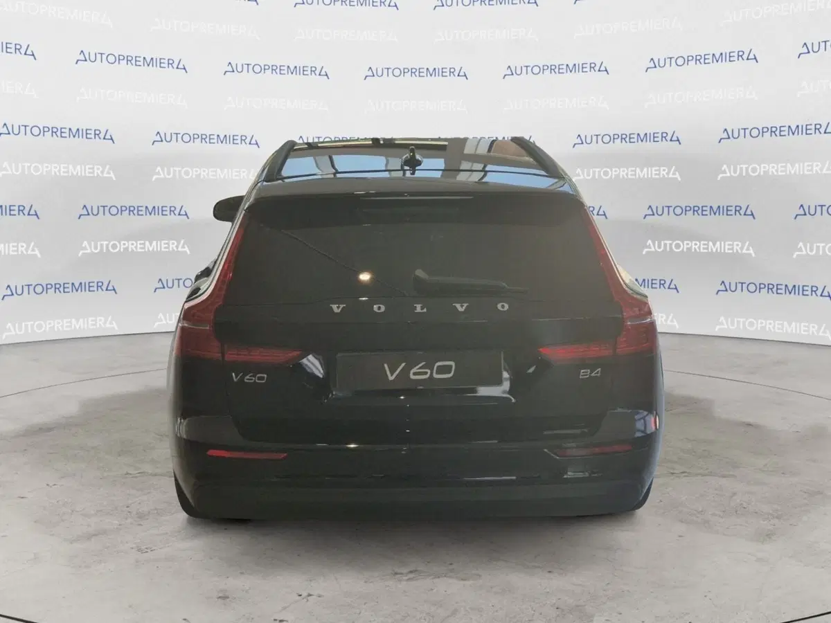 Volvo V60 nuova a Como (4)