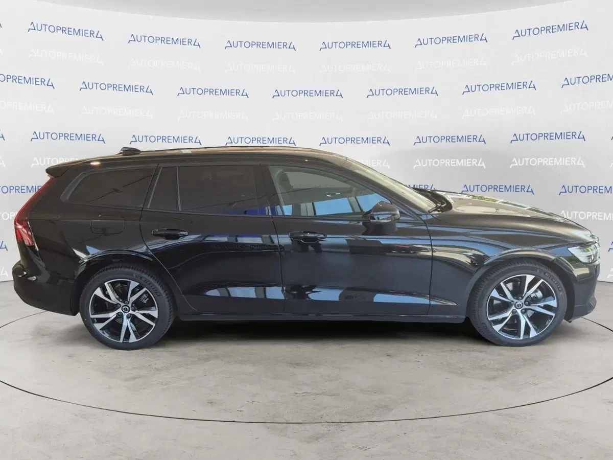 Volvo V60 nuova a Como (5)