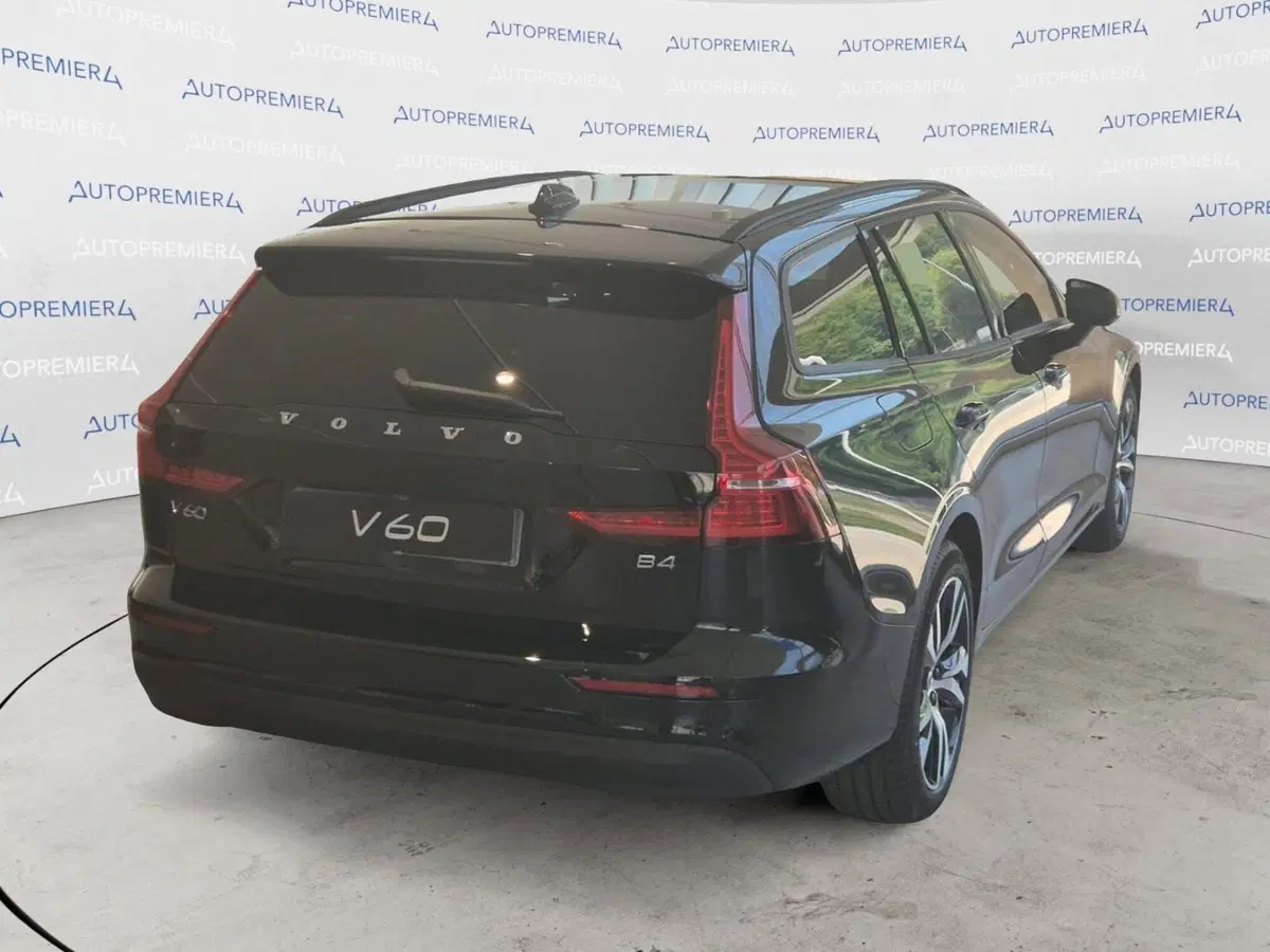 Volvo V60 nuova a Como (6)