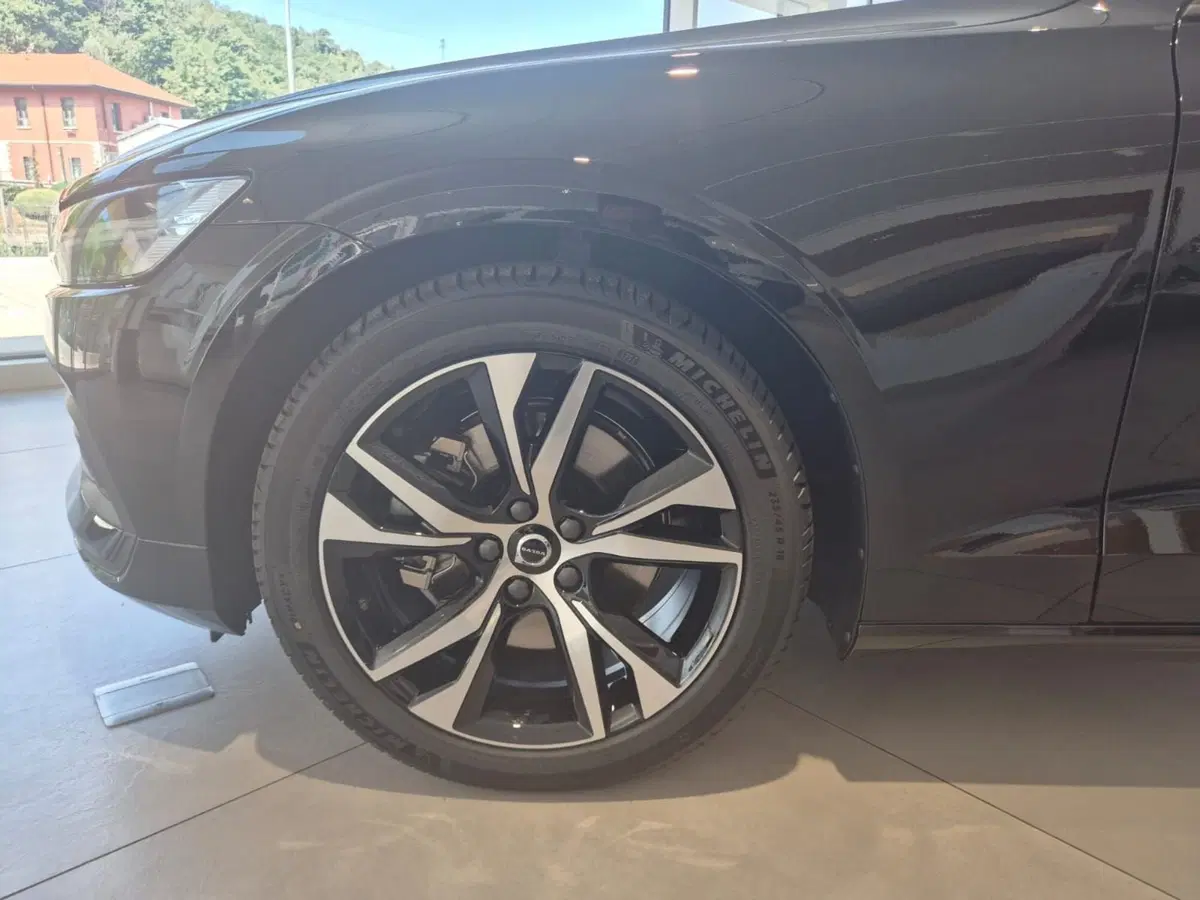 Volvo V60 nuova a Como (7)